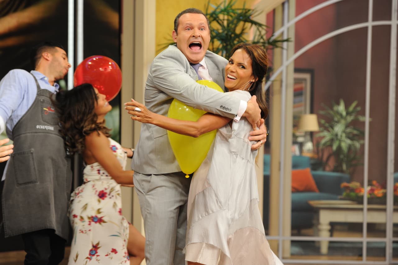 Para cumplir con el reto todo se valía y los abrazos apretados formaron parte de su estrategia.