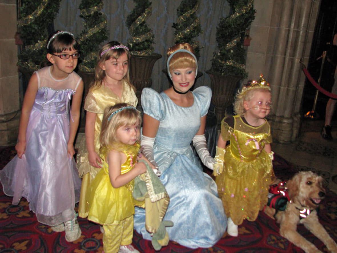 Desde el 2012, Alida ha sido ayudada por este perro para sobrellevar su enfermedad.