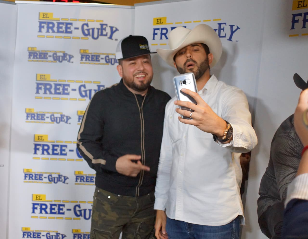 Roberto Tapia llegó al Free-guey show con nuevo sencillo y se armó tremenda fiesta.