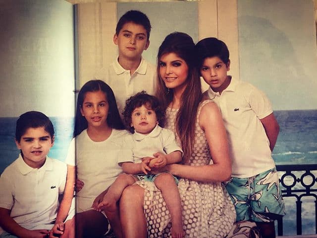 Desde ese momento, la intérprete de ‘Fruta prohibida’ cuidó y se volvió cercana a los hijos de ‘El Pirru’ y Levy. Paula tenía 3 años y José Emilio solamente 9 meses cuando perdieron a su madre.
<br>