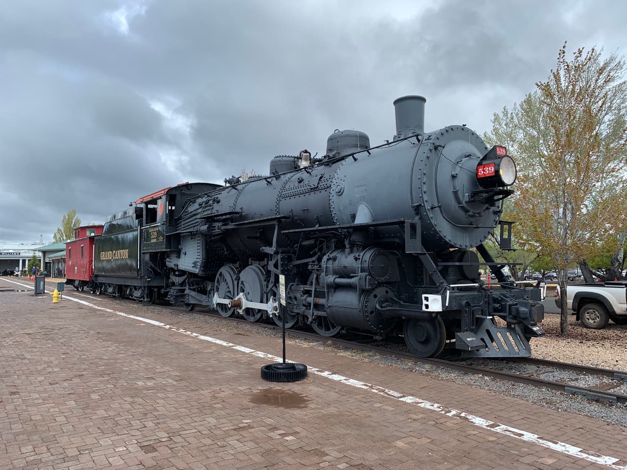 El tren estuvo a punto de cerrar en 1968. al viajar a bordo del
<i>Gran Canyon Railway</i>, no solo esta siendo parte de su historia, sino que también esta haciendo su parte para ayudar a preservar la belleza del parque nacional del Gran Cañón.