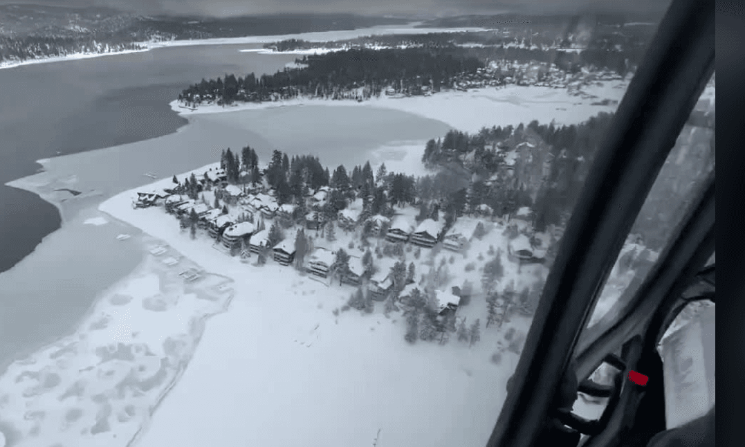 En este video puedes ver imágenes aéreas de la situación en Big Bear Lake a lo alto de las montañas del sur de CA. La supervisora, Dawn Rowe, del condado de San Bernardino, compartió la visual durante un recorrido de seguridad.