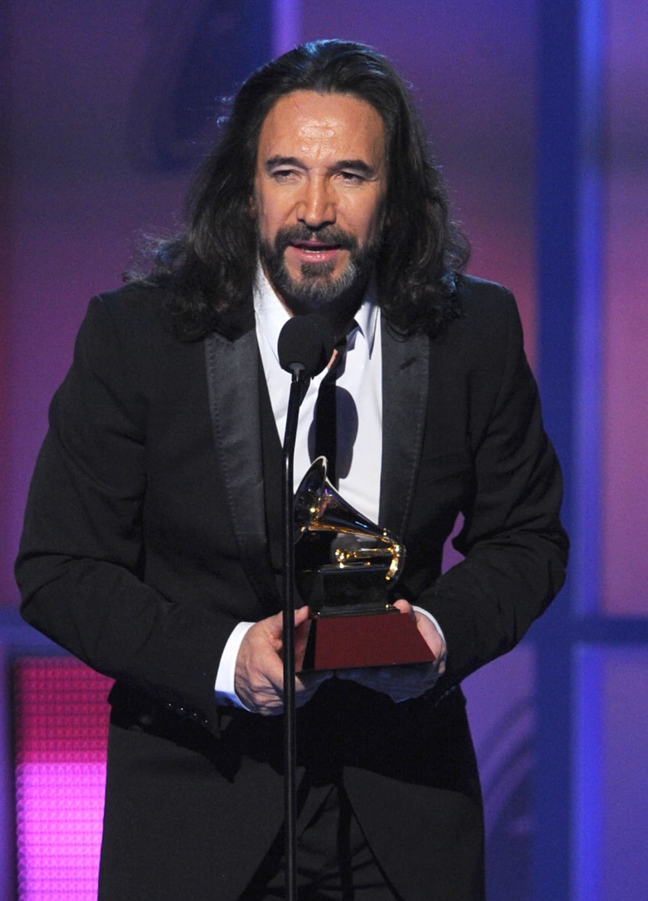La canción 'A dónde vamos a parar', intepretada por Marco Antonio Solís e incluida en el disco 'En total plenitud', fue la ganadora del Latin GRAMMY 2011 en la categoría Regional Mexicano. Con este reconocimiento el cantautor originario de Michoacán, México se ha convertido en el máximo ganador en dicho rubro, con cuatro Latin GRAMMY en su historia.