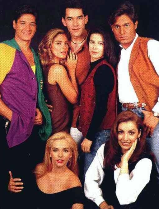 Parte del nuevo elenco de 'Más allá del puente' se conformó por 
<b><a href="http://www.univision.com/temas/paty-navidad">Paty Navidad</a></b> y 
<b><a href="http://www.univision.com/temas/fernando-colunga">Fernando Colunga</a></b>. ¿Crees que la segunda versión superó a 'De frente al Sol'?