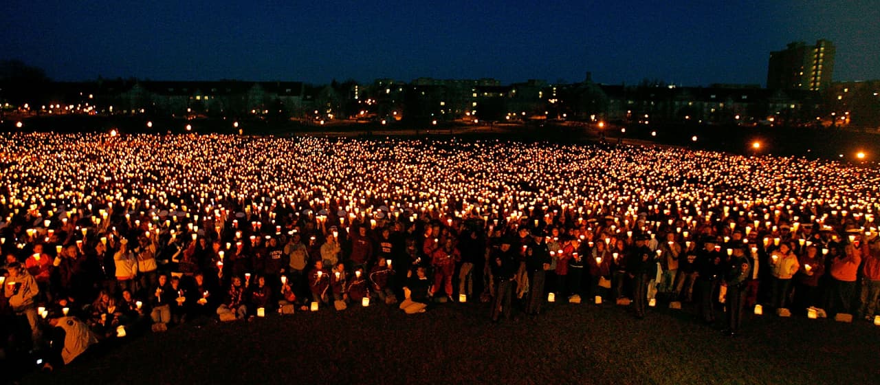 El 16 de abril de 2007 Estados Unidos volvió a enfrentar el horror de una masacre en una universidad. El estudiante surcoreano Cho Seung Hui mató a 32 personas antes de suicidarse en la Universidad Técnica de Virginia, en Blacksburg.