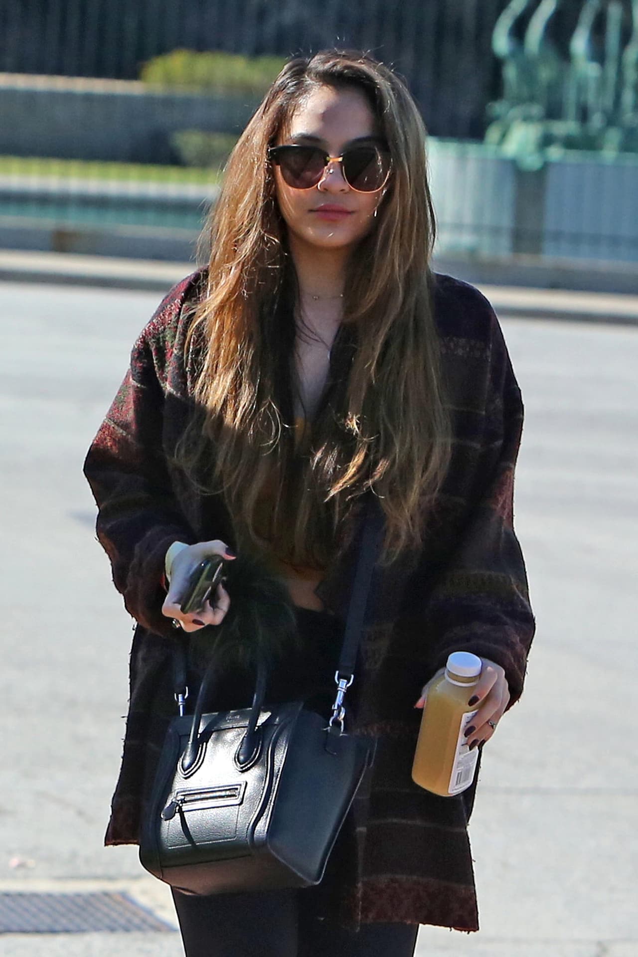 Su hermana menor la acompañó todo el tiempo.