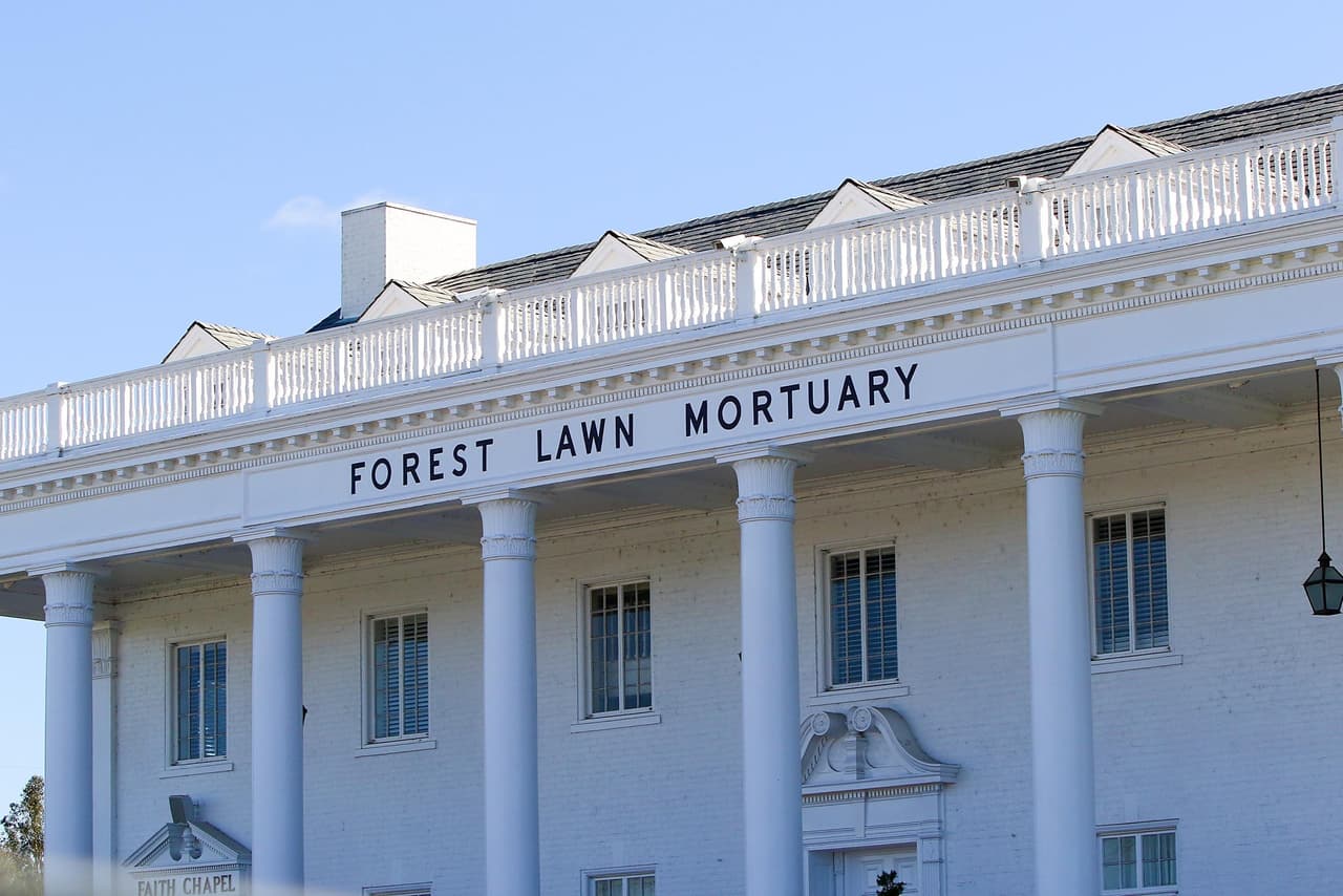 Eligieron esta funeraria en Glendale, California.