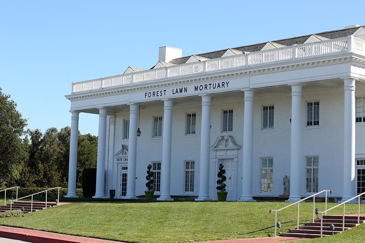 El padre de Vanessa Hudgens falleció el sábado pasado tras perder la lucha contra el cáncer.