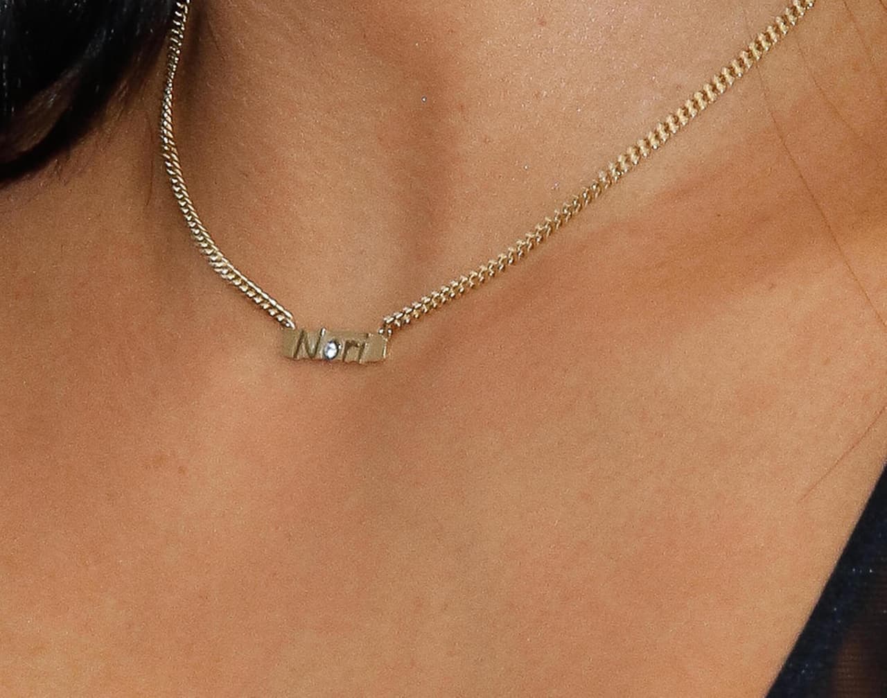 Su collar, que tiene el nombre de su nena, Nori.