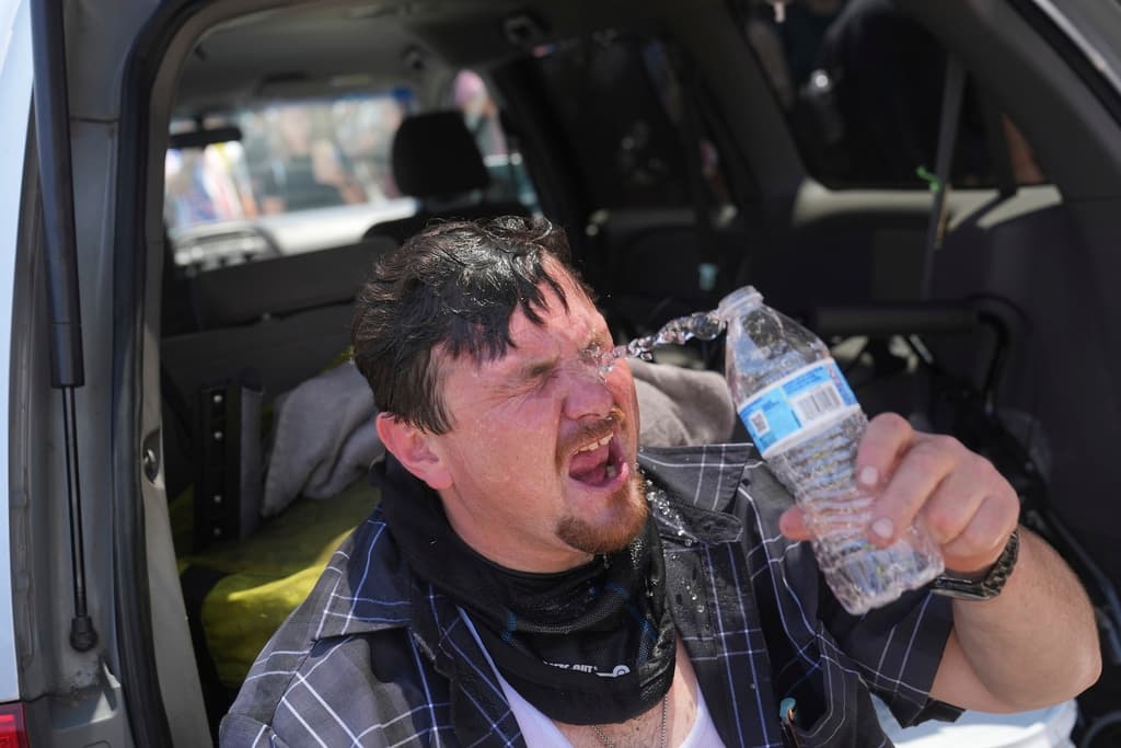 Ulysses Sanchez fue uno de los afectados por gas pimienta que se extendió alrededor del centro de detención de ICE en Los Ángeles, California.