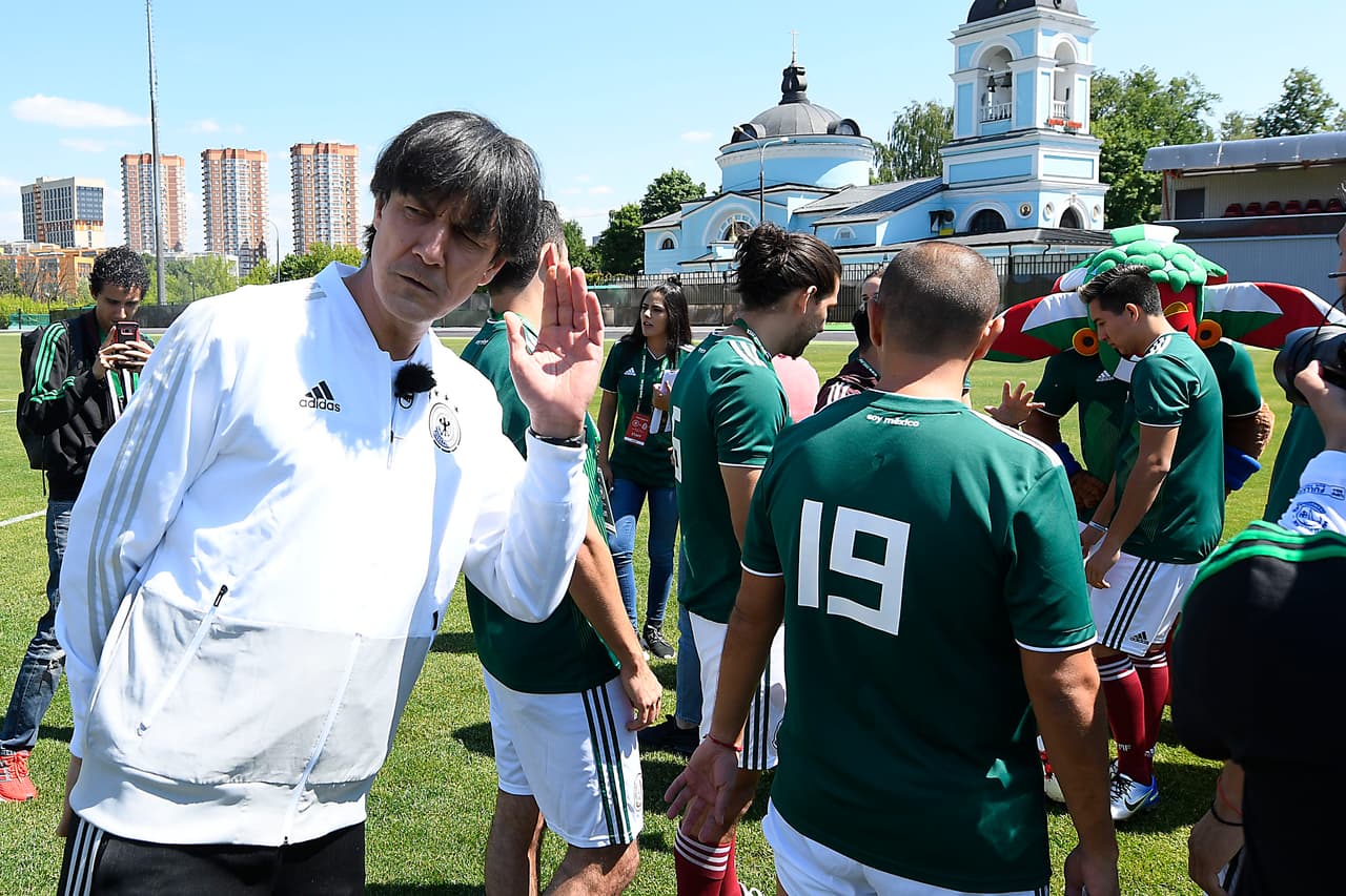 Este imitador del estratega alemán aprovechó para hacer algo de 'espionaje0' a los mexicanos.