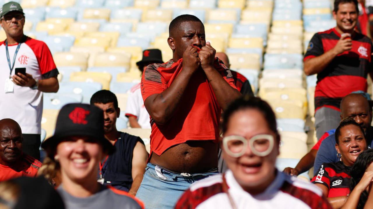 Conmovedor: la reacción de un grupo de personas sin hogar invitadas por Flamengo al Maracaná