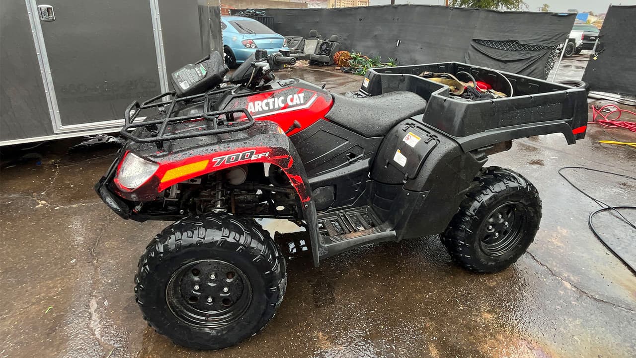 En el lugar también fue detenida Tara Montgomery, de 40 años, quien fue encarcelada por numerosos cargos relacionados con drogas y otros delitos graves. Autoridades mantienen las investigaciones sobre el caso.