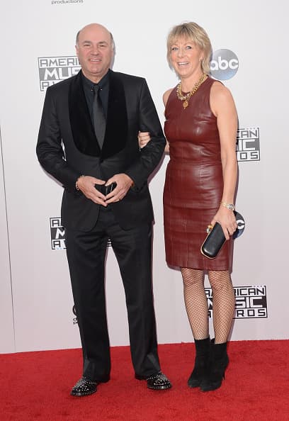 TMZ señala que Kevin estaba acompañado de su esposa, Linda O’Leary (en la foto), y una mujer de la que no se ha revelado su nombre.