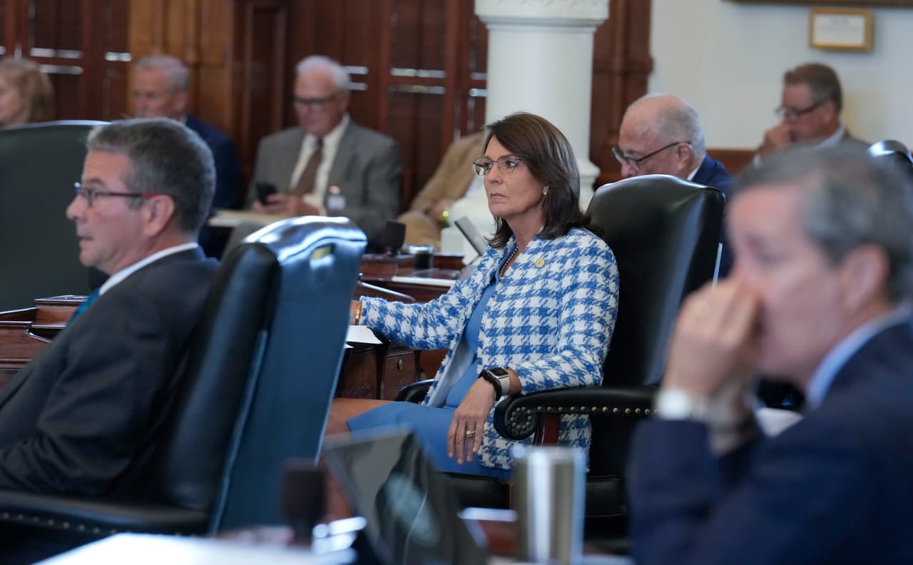 La senadora Angela Paxton escuchó este miércoles el testimonio de Mateer en el segundo día de audiencias por el juicio político a su esposo, el destituido fiscal de Texas, Ken Paxton.