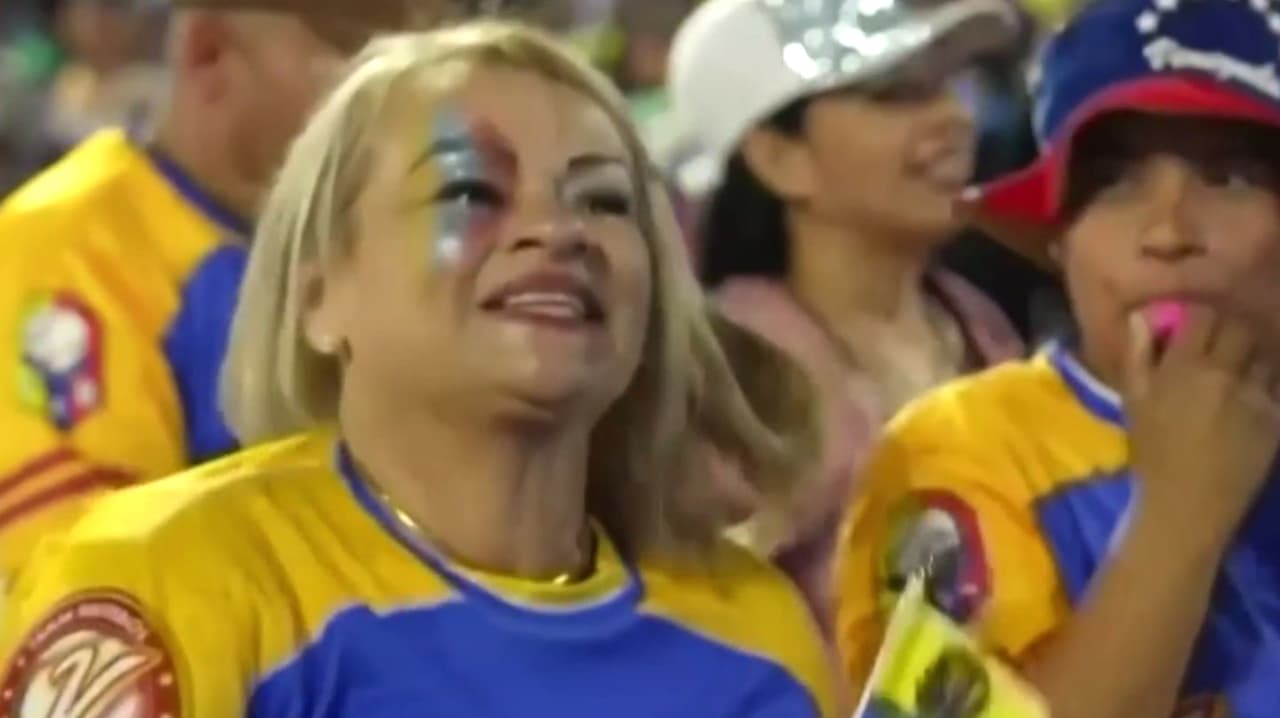 Fiesta en las calles de Doral por triunfo de Venezuela en el béisbol