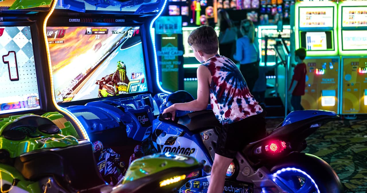 <b>Arcade</b>
<br>Disfruta de los más recientes juegos de los juegos de arcade y acumula toneladas de boletos para obtener increíbles premios en el centro de canje Victory Lane.