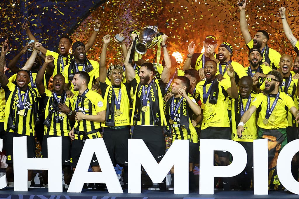 Benzema brilla con doblete y deja sin título a Julián Quiñones en Arabia