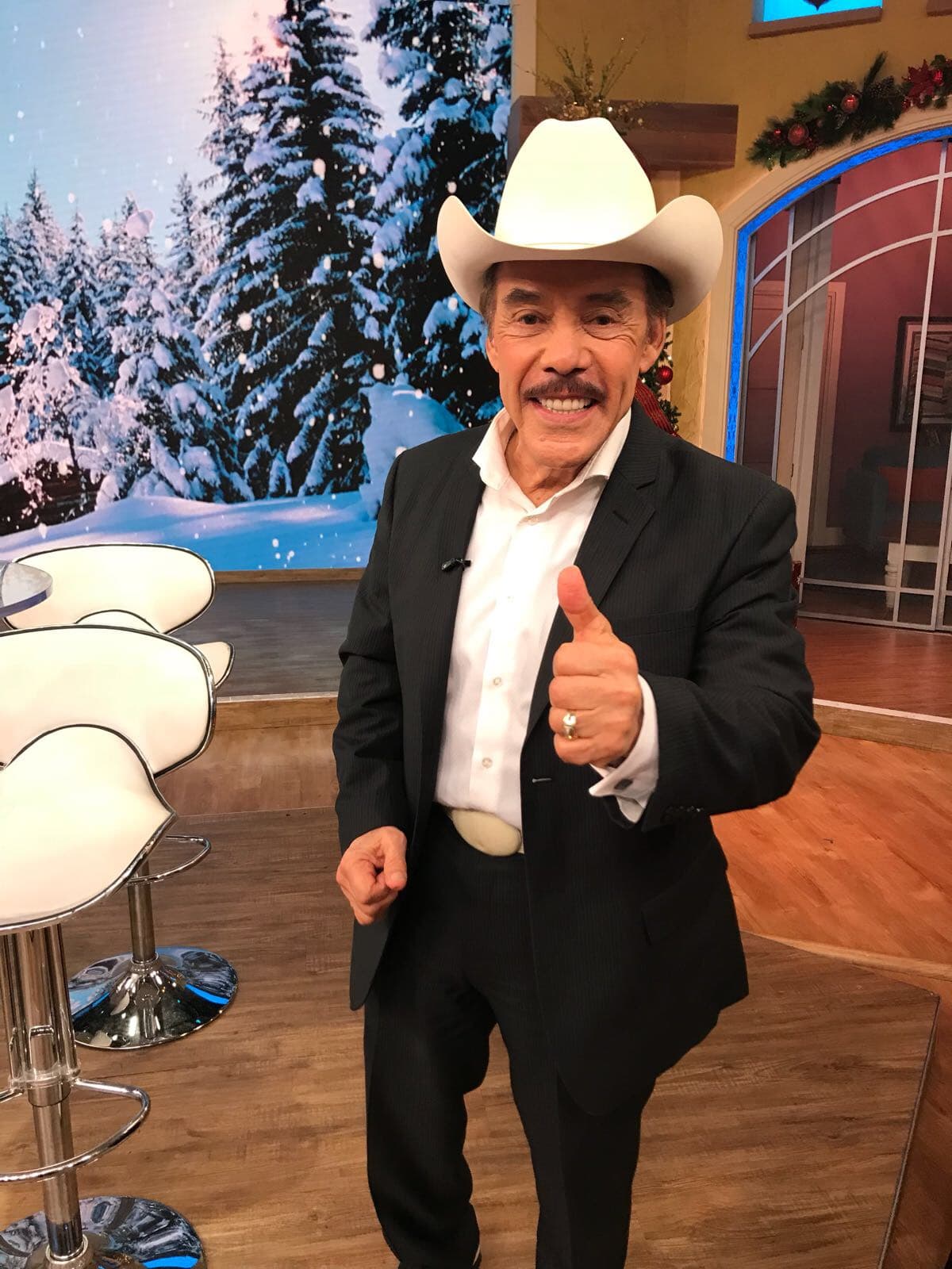 Su abuelo, Don Pedro Rivera, será quien la entregue en el altar para que se convierta en la esposa de Lorenzo Méndez ante los ojos de Dios.
<br>