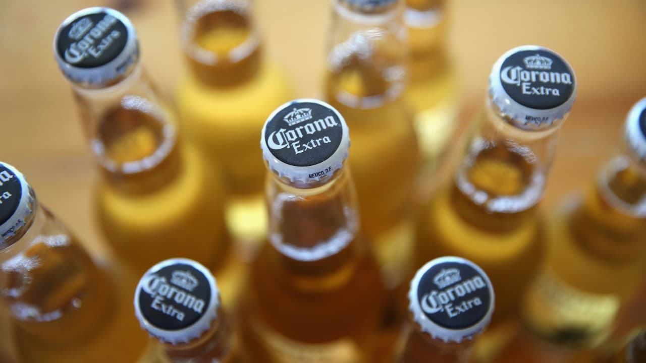 Crece el temor de consumir cerveza Corona en medio de la epidemia mundial de coronavirus