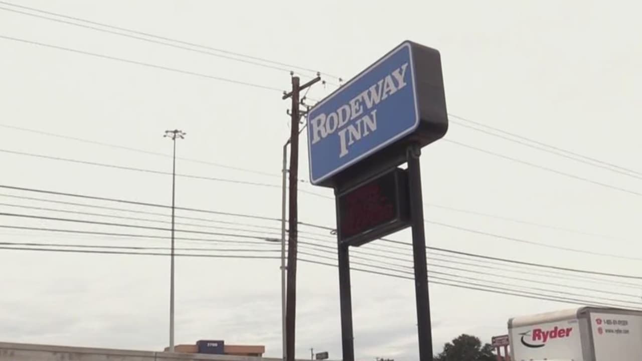 Ciudad de Austin podría comprar un segundo motel para convertirlo en refugio para personas sin hogar