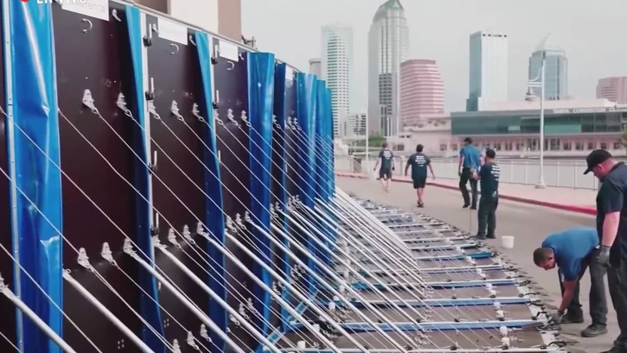 La instalación de salud levantó una barrera contra inundaciones a su alrededor, lo que le permitirá seguir operando durante el impacto del 
<b><a href="https://www.univision.com/noticias/estados-unidos/huracan-milton-en-vivo-ultimas-noticias-trayectoria-hoy-centro-nacional-de-huracanes-hurricane-milton-miercoles-florida-tampa" target="_blank">huracán Milton.</a></b>