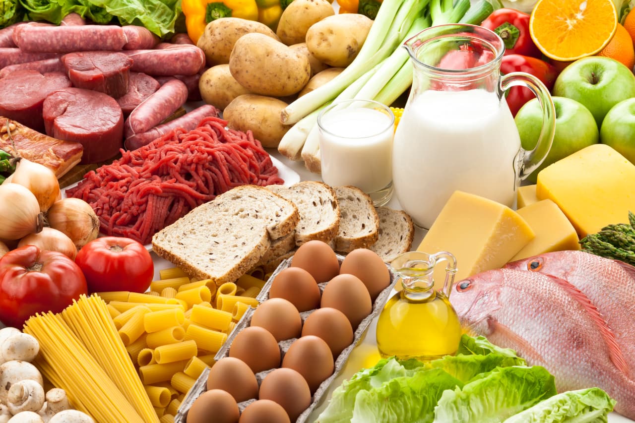 Cada plato debe tener proteínas, grasas saludables, fibra, vitaminas e hidratos de carbono.
<br>