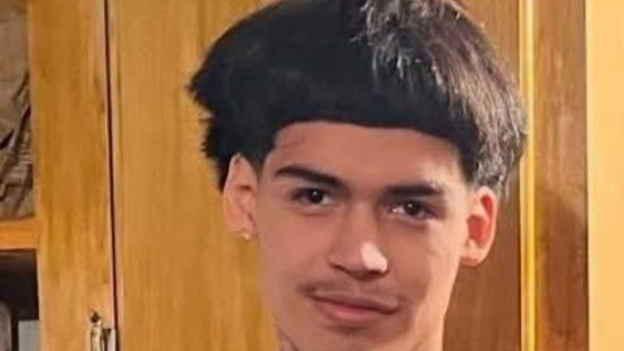 <b>Las autoridades además comenzaron a recabar evidencia en otros dos lugares de la ciudad</b>, dijo la policía. No está claro qué tipo de evidencia era, pero d
<b>esde la casa de las víctimas las autoridades comenzaron a dar con dos posibles personas de interés.</b>
<br>
<br>Los Texas Rangers, del Departamento de Seguridad Pública de Texas, incluso estaban involucrados en la ayuda del caso.
<br>
<br>Johnny Gómez es el adolescente de esta fotografía, iba a ser papá, dijo su abuela Monique Ochoa.