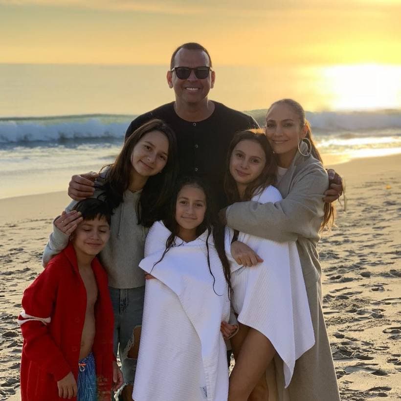 En diversas entrevistas, la ‘Diva del Bronx’ y el expelotero han declarado lo importante que es para ellos que sus hijos se sientan cómodos con su relación.