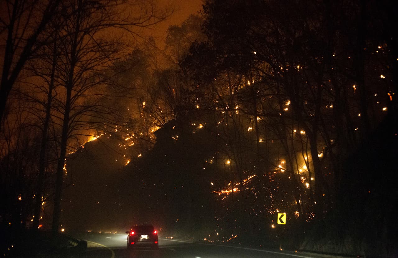 Las autoridades han obligado a los habitantes a evacuar el centro y áreas aledañas de Gatlinburg y Pigeon Forge.