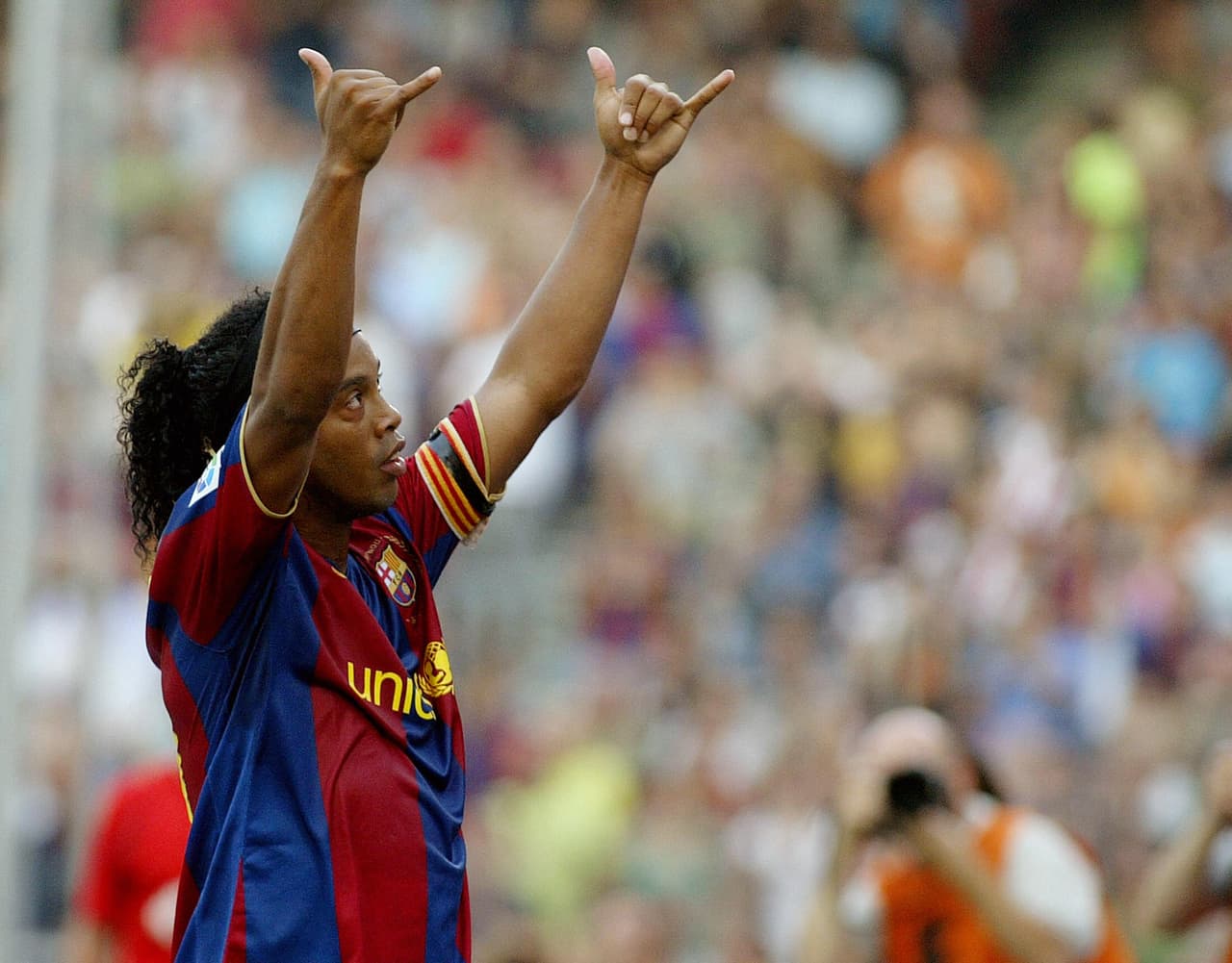 Por Ronaldinho el Barceloba pagó 80 millones de euros al Paris Saint-Germain. Si esa transferencia se hubiese realizo en la actualidad hablaríamos de un fichaje entre 90 y 100 millones de euros. Sin embargo, se podrían pagar 250 millones con facilidad.