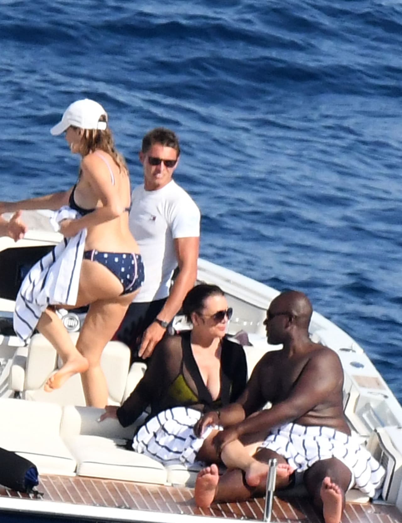 Incluso sonaron 
<a href="https://www.univision.com/entretenimiento/bodas-de-famosos/kris-jenner-planea-su-boda-con-corey-gamble">rumores de boda</a> que, hasta donde se sabe, no se concretaron. También se reportó una posible ruptura en 2017, pero aquí están, disfrutando unas intensas vacaciones de verano un año después.