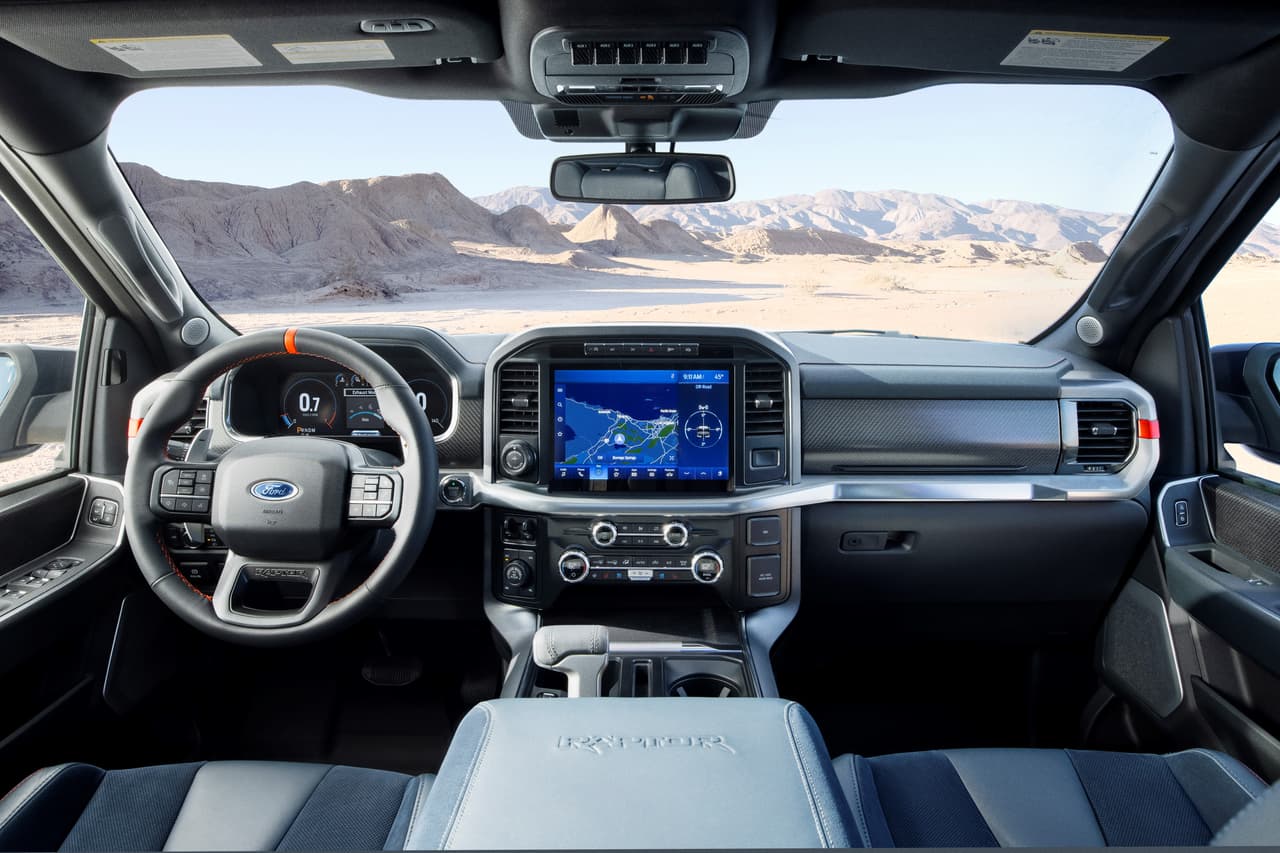 Sus ocupantes también pueden conectar sus teléfonos inteligentes a través de Apple CarPlay y Android Auto de manera inalámbrica y usar el conjunto de aplicaciones de SYNC AppLink como Ford+Alexa.