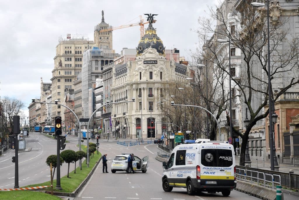 Esconde el cadáver de su padre para cobrar su pensión y después se tira por la ventana