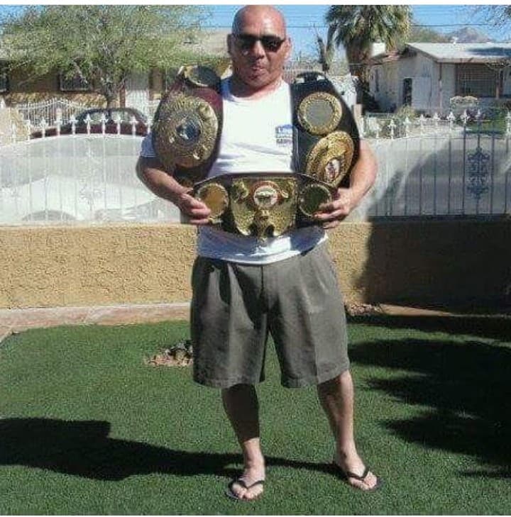 Páez disputó la última pelea a 15 rounds por un campeonato mundial. Fue el 4 de agosto de 1988 cuando conquistó el campeonato mundial pluma de la Federación Internacional de Boxeo.
<br>