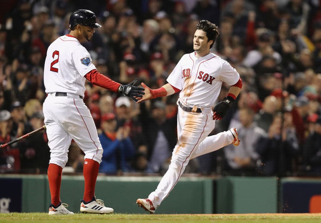 En ese mismo capítulo, JD Martínez pegó sencillo al central para llevar al pentágono a Benintendi y atacar temprano a Kershaw para poner 2-0 la pizarra a favor de Boston.
