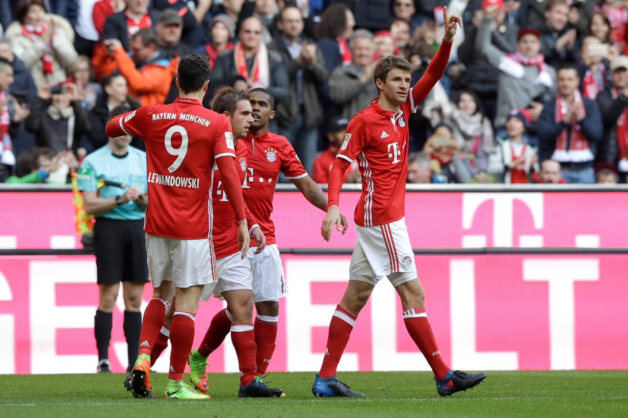 Para Lewandowski, que se reportó con doblete, anotaba su gol número 20 en esta edición de la liga de Alemania.