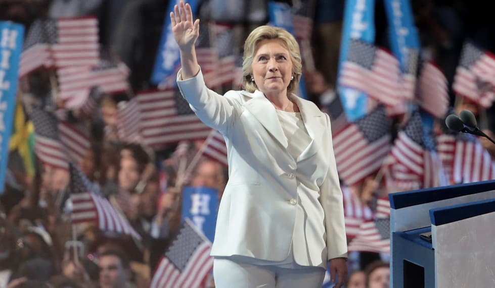 “A través de todos estos años de servicio público, para mi el ‘servicio’ siempre ha sido más sencillo que la parte ‘publica’”, Hillary Clinton, Convención Demócrata, 28 de Junio 2016.