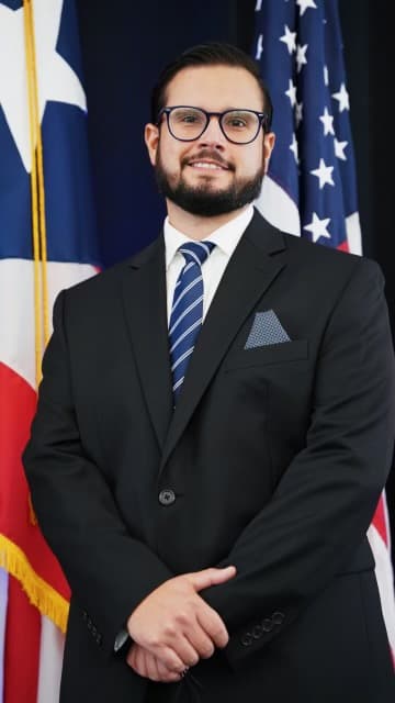 <b>Alejandro Salgado Colón</b> - Actualmente es el supervisor de personal del Departamento de Vivienda Pública. No obstante, el gobernador electo lo designó como el Administrador de Vivienda Pública.