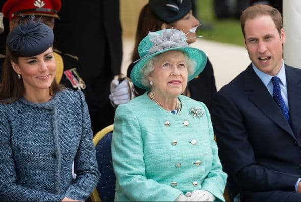 Los resultados arrojaron que en hay un empate entre la reina Isabel y su nieto el príncipe William para ocupar el cuarto lugar, cada uno participó en 120 compromisos laborales.
<br>