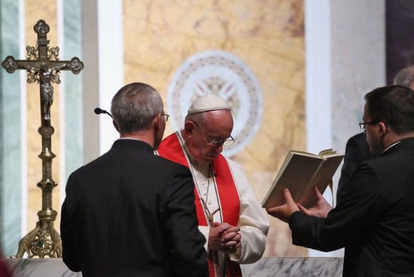 El Papa en la oración de mediodía desde la Catedral de San Mateo en Washington.