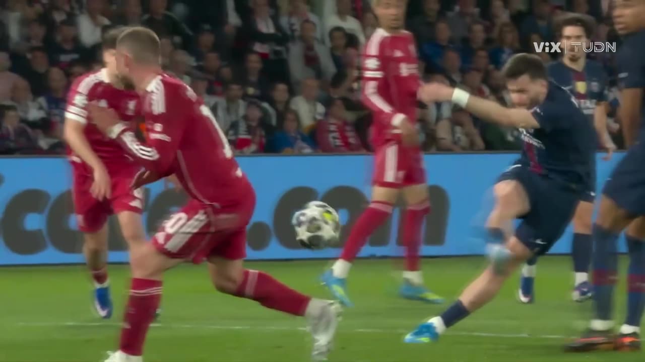 ¡Balazo de Kavaratskhelia que es rechazado por Mamardashvili!