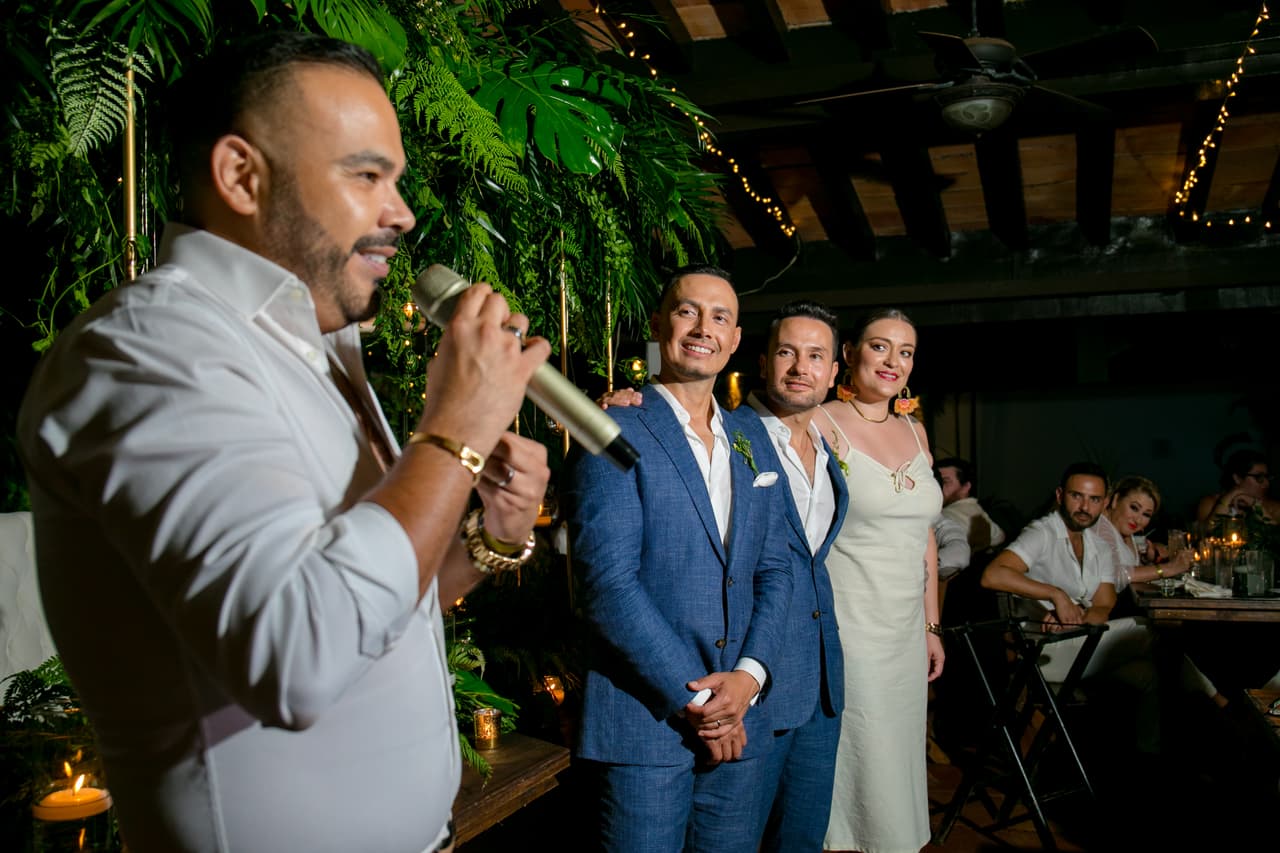 La recepción de la boda fue en un restaurante, el cual se encontraba a la orilla del mar.