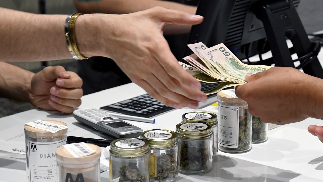 Procederán a permitir la venta legal de marihuana en Chicago el 1 de enero de 2020