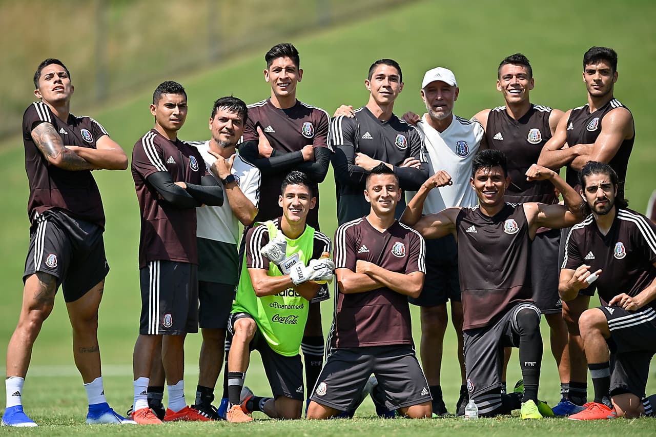 En uno de los campos de la Universidad de Carolina del Norte la selección mexicana de fútbol entrenó por última vez con miras a lo que será el duelo ante Martinica en el cierre del Grupo A. Héctor Moreno y Rodolfo Pizarro se reitegraron al grupo que dirige el 'Tata' Martino. Fernando Navarro, Jonathan Orozco, Luis Montes y Pizarro serían titulares en el Bank of America Stadium de Charlotte.