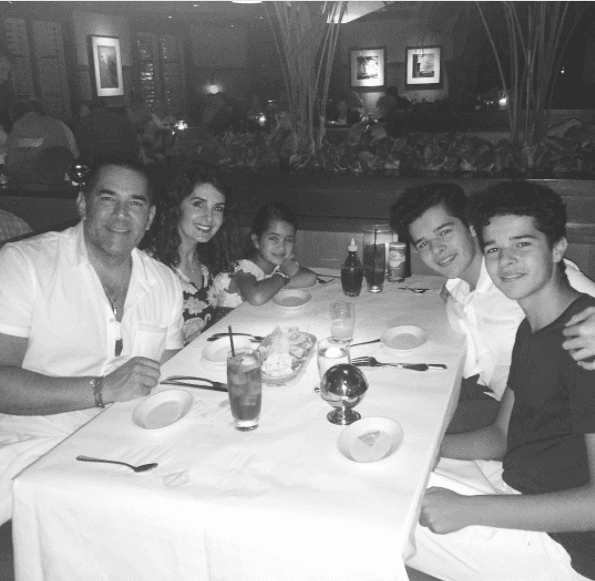 Roberto Miguel y José Eduardo Santamarina Cantoral, los gemelos que procrearon Itatí Cantoral y Eduardo Santamarina, también son herederos de la genética de su padre.