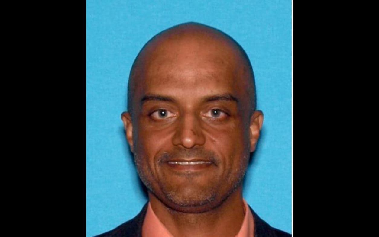 El millonario Tushar Atre fue asesinado por varias personas que se lo llevaron por la fuerza cuando estaba en su casa frente al mar en Santa Cruz, California.