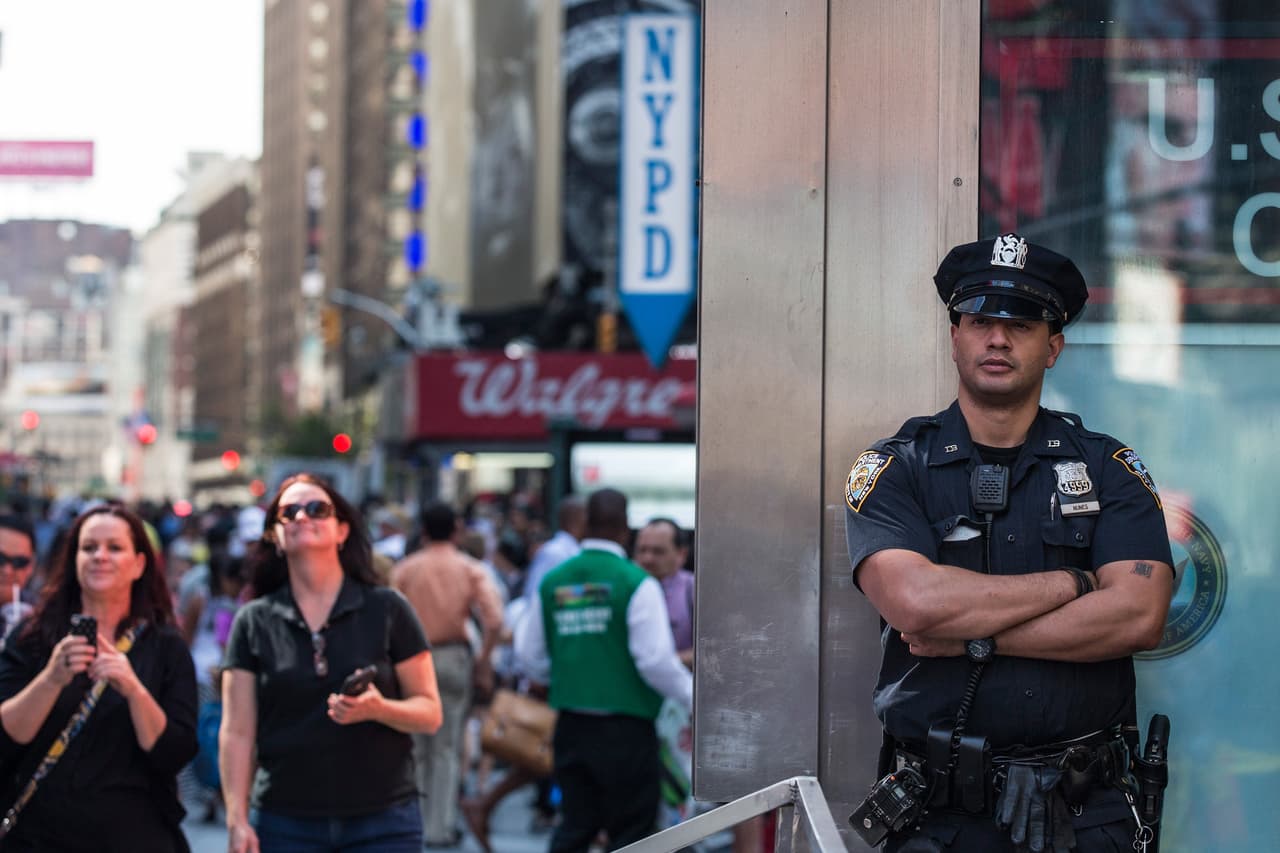 El reciente tiroteo en una base militar en Tennessee ha provocado un aumento en la seguridad en el centro de reclutamiento militar de Times Square.