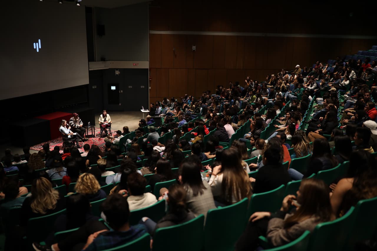 El exponente de música urbana 
<b>Bad Bunny</b> llegó hasta la Universidad de Harvard.