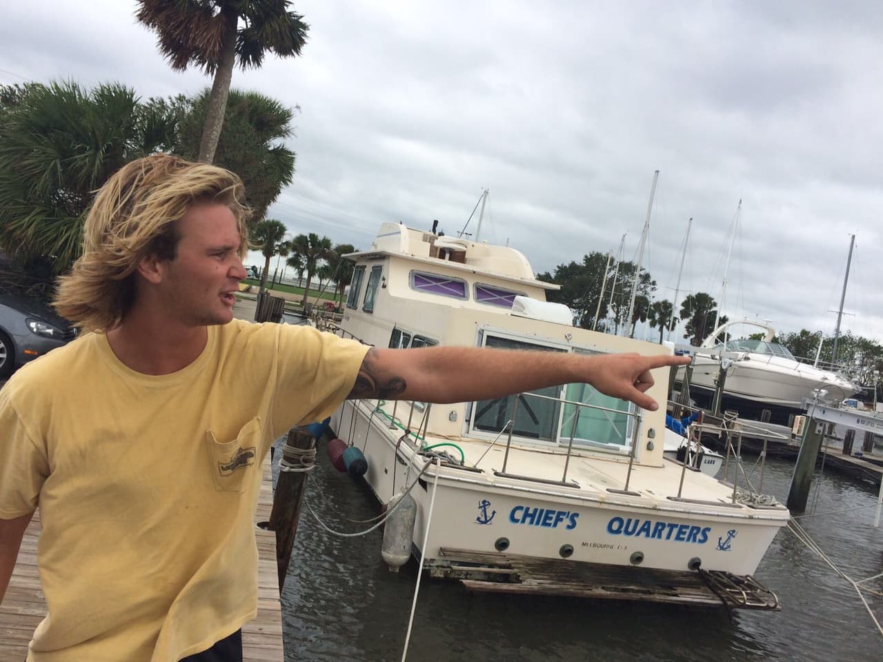 Escriba un plan de emergencia familiar: siéntese con su familia o amigos cercanos y decida cómo se pondrán en contacto entre sí, a dónde irán y qué harán en caso de emergencia